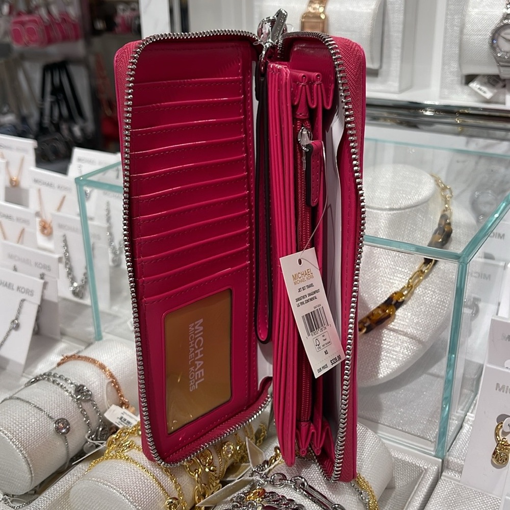 MICHAEL KORS
Continental Wristlet Phone Case Wallet
Dragonfruit
NWT - Picture 12 of 16